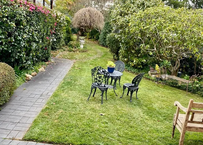 French Provincial The Garden Suite At Chapmans With Breakfast & Pets